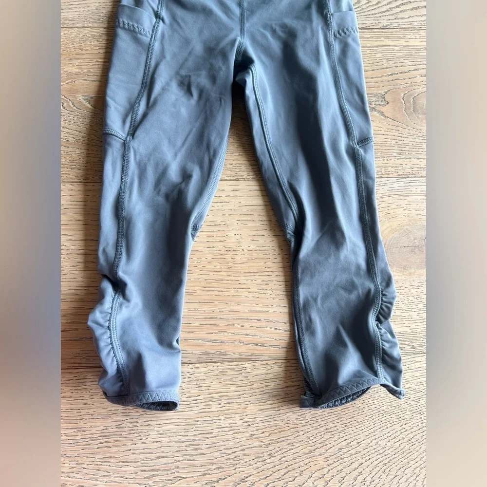 Ivivva by Lululemon Cropped Leggings in Gray size 8